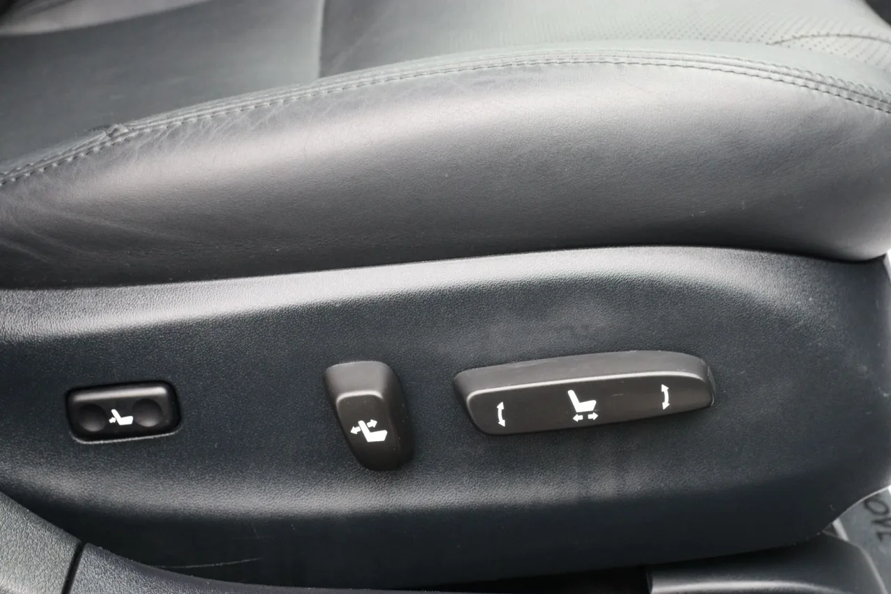 2007 Lexus IS IS 250 Sedan 4D in gray — photo 25 of 39