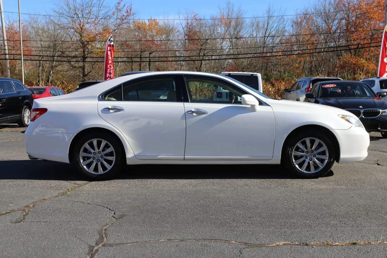 2008 Lexus ES ES 350 Sedan 4D in white — photo 6 of 42