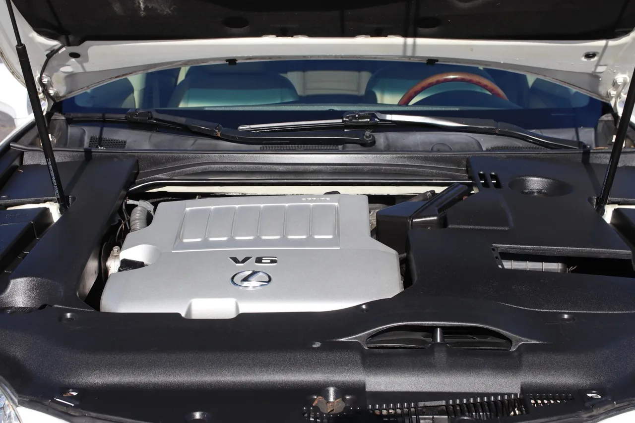 2008 Lexus ES ES 350 Sedan 4D in white — photo 11 of 42