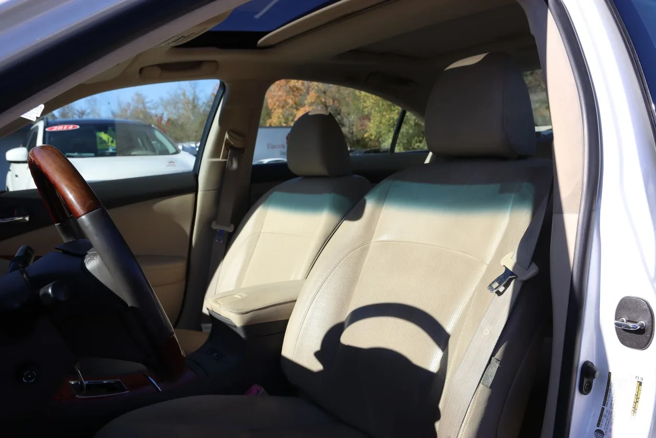 2008 Lexus ES ES 350 Sedan 4D in white — photo 15 of 42