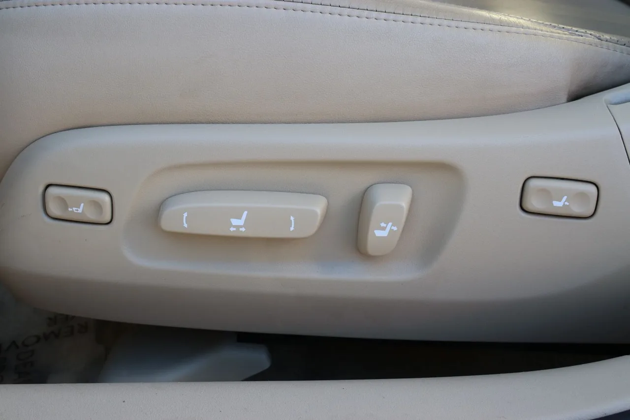 2008 Lexus ES ES 350 Sedan 4D in white — photo 16 of 42