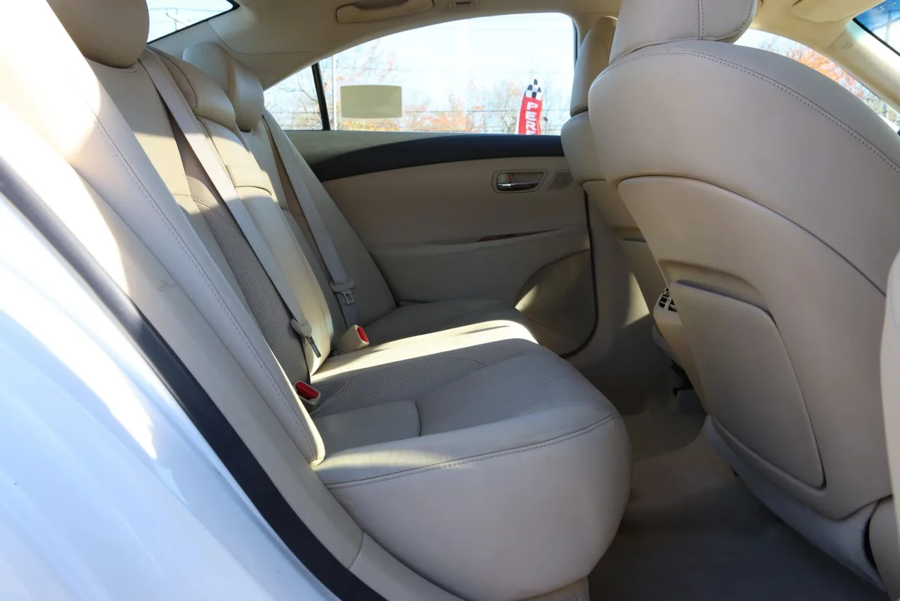 2008 Lexus ES ES 350 Sedan 4D in white — photo 23 of 42