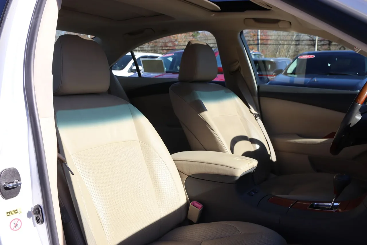 2008 Lexus ES ES 350 Sedan 4D in white — photo 26 of 42