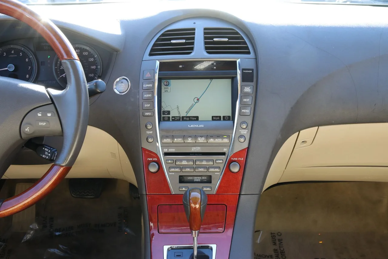 2008 Lexus ES ES 350 Sedan 4D in white — photo 29 of 42