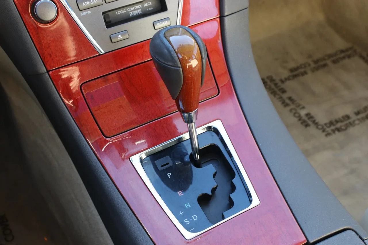 2008 Lexus ES ES 350 Sedan 4D in white — photo 33 of 42