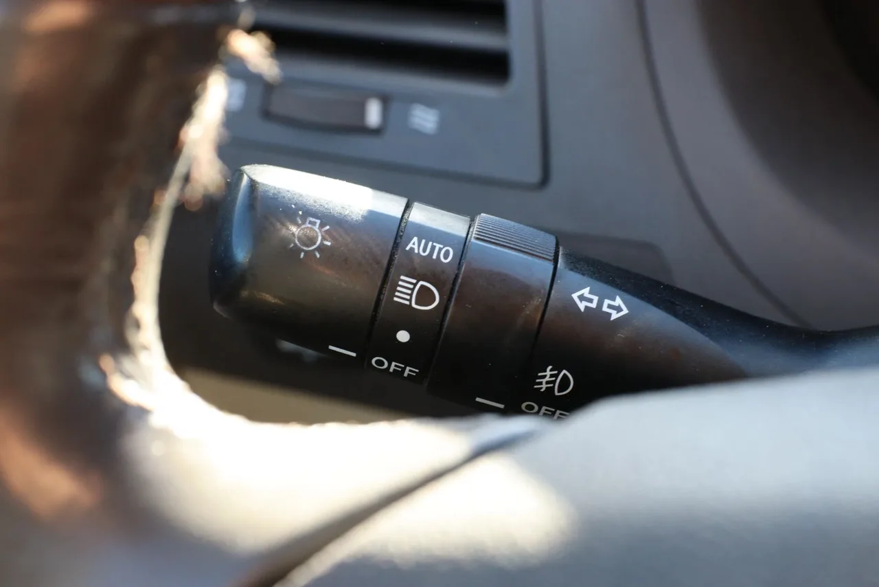 2008 Lexus ES ES 350 Sedan 4D in white — photo 36 of 42