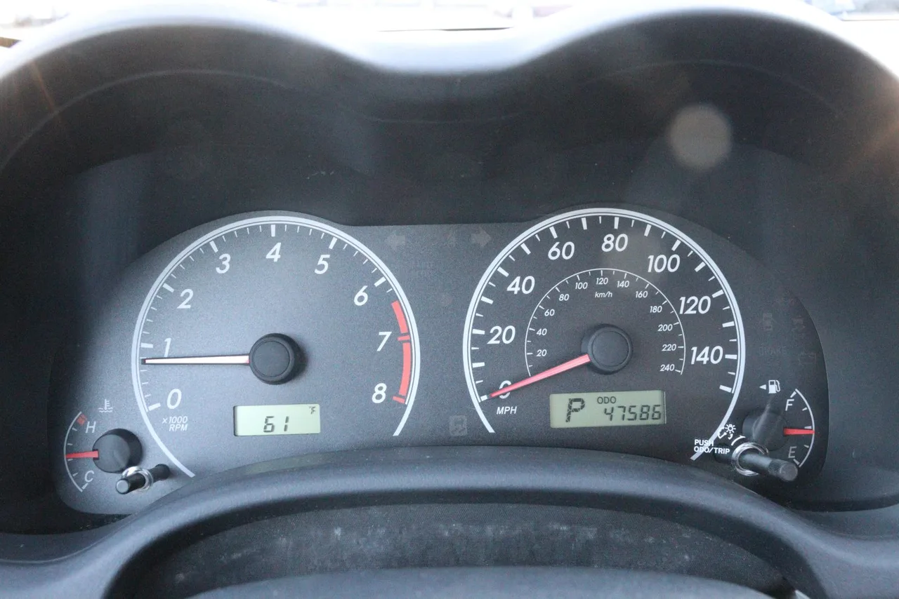 2011 Toyota Corolla LE Sedan 4D in white — photo 29 of 40