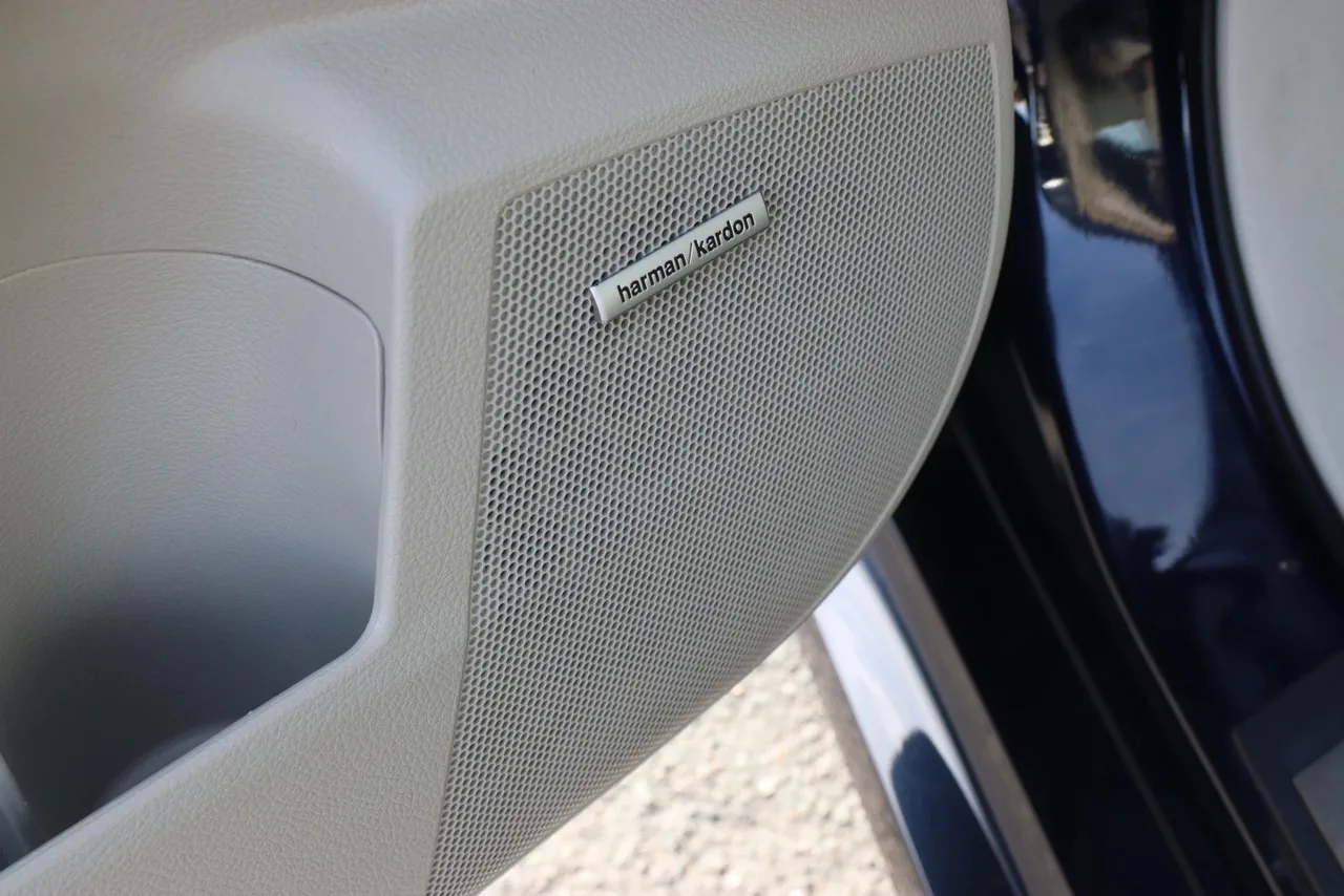 2012 Subaru Legacy 3.6R Limited Sedan 4D in blue — photo 12 of 40