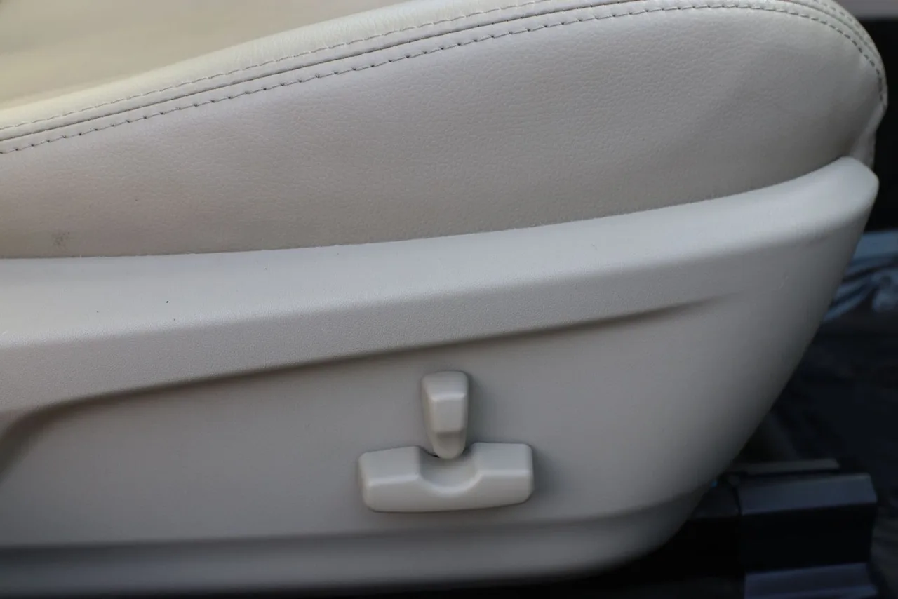 2012 Subaru Legacy 3.6R Limited Sedan 4D in blue — photo 25 of 40