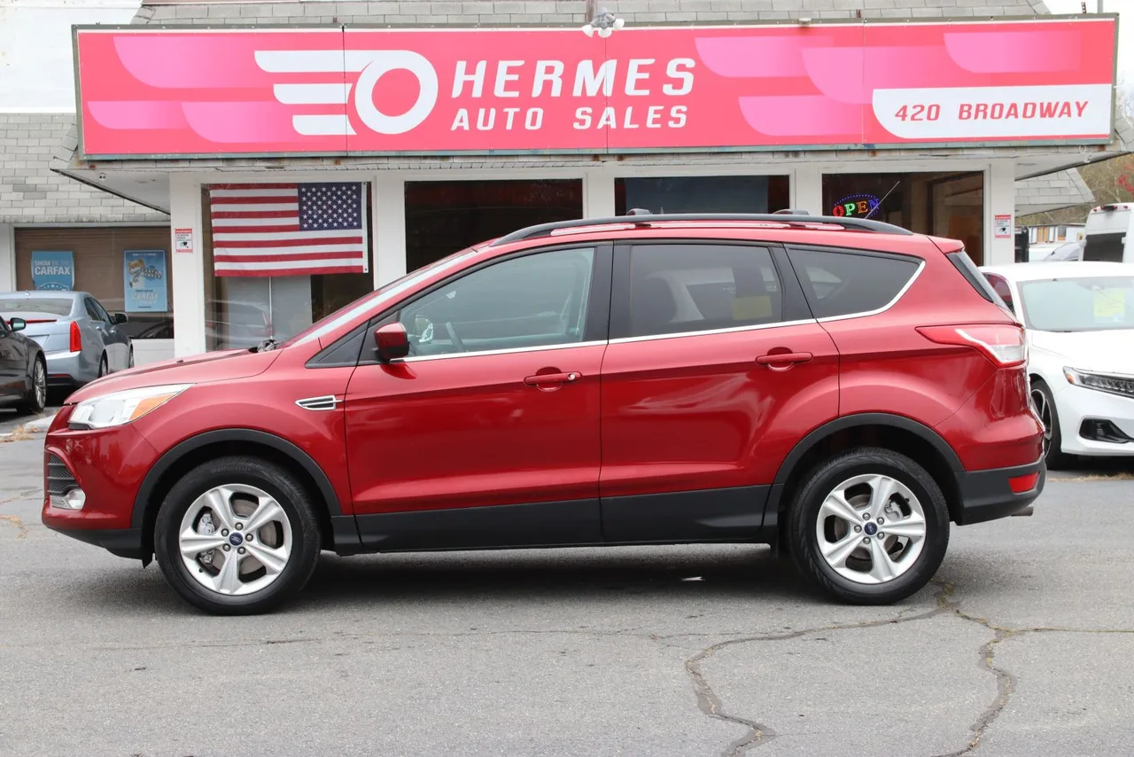 2013 Ford Escape SE Sport Utility 4D in burgundy — photo 4 of 35