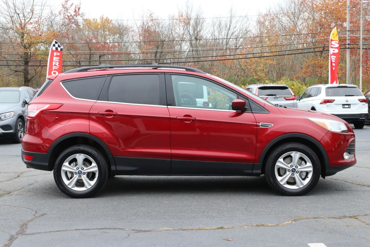 2013 Ford Escape SE Sport Utility 4D in burgundy — photo 5 of 35