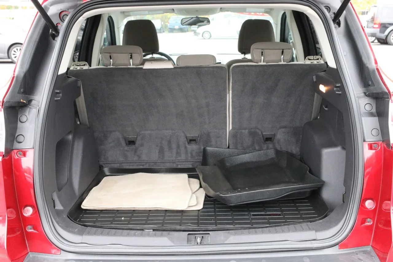 2013 Ford Escape SE Sport Utility 4D in burgundy — photo 8 of 35