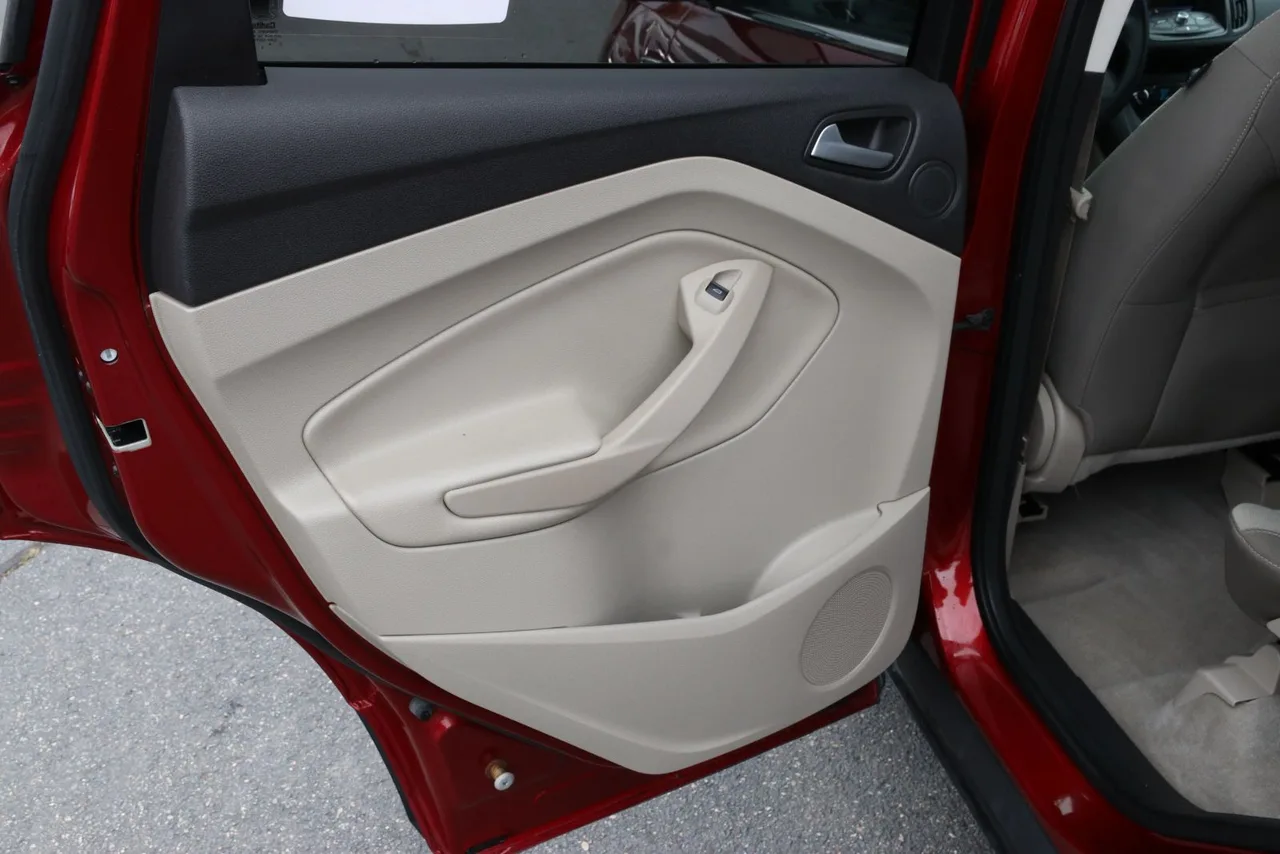 2013 Ford Escape SE Sport Utility 4D in burgundy — photo 14 of 35