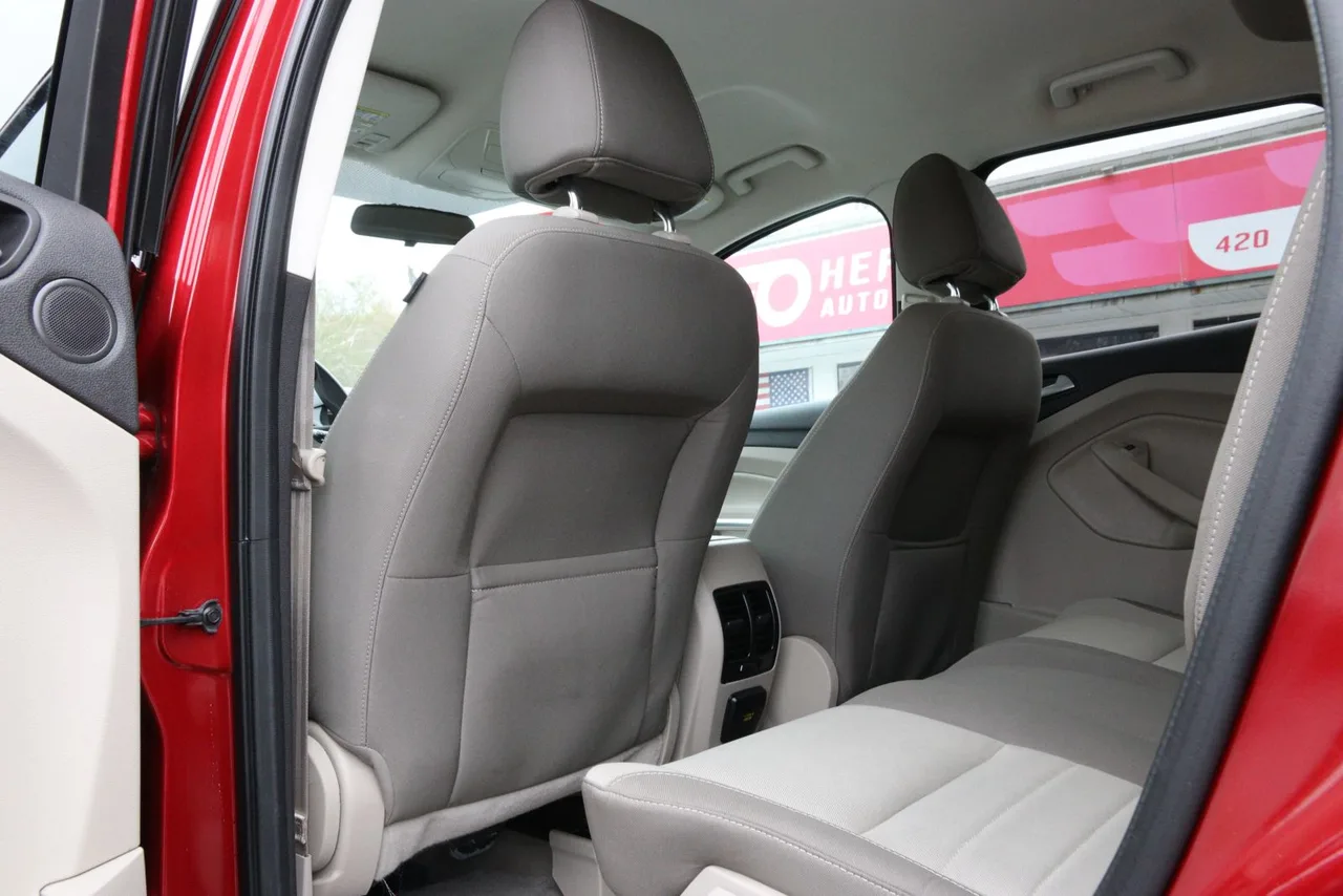 2013 Ford Escape SE Sport Utility 4D in burgundy — photo 15 of 35
