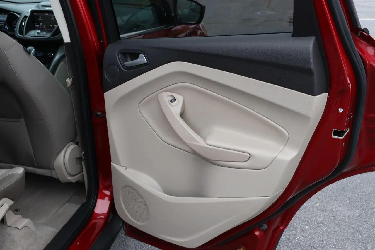 2013 Ford Escape SE Sport Utility 4D in burgundy — photo 17 of 35