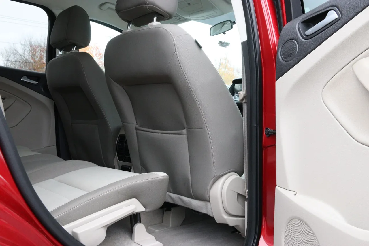2013 Ford Escape SE Sport Utility 4D in burgundy — photo 18 of 35