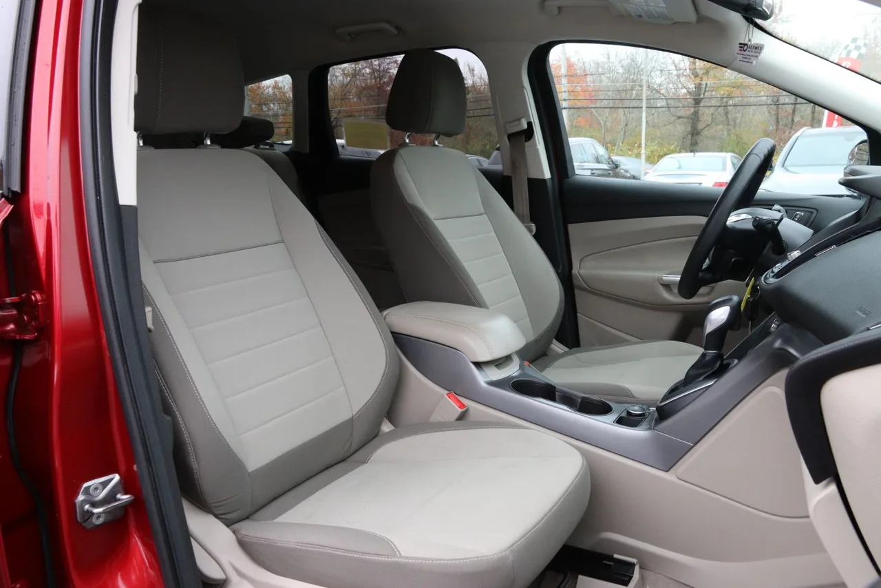 2013 Ford Escape SE Sport Utility 4D in burgundy — photo 21 of 35