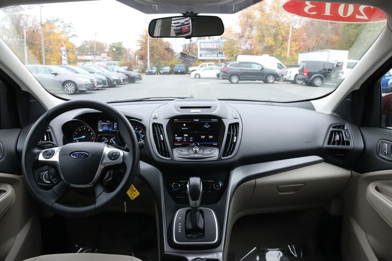 2013 Ford Escape SE Sport Utility 4D in burgundy — photo 23 of 35