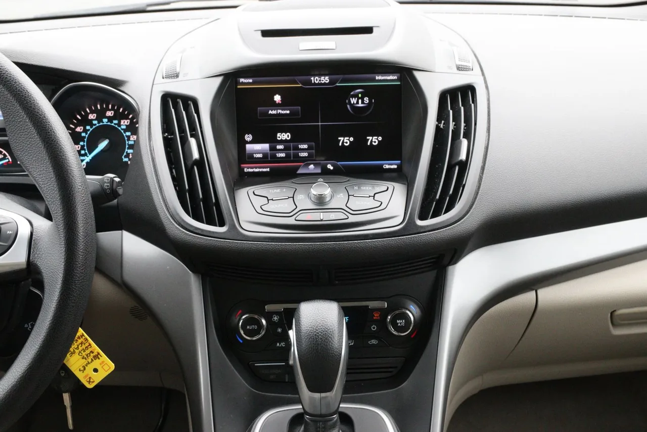 2013 Ford Escape SE Sport Utility 4D in burgundy — photo 24 of 35