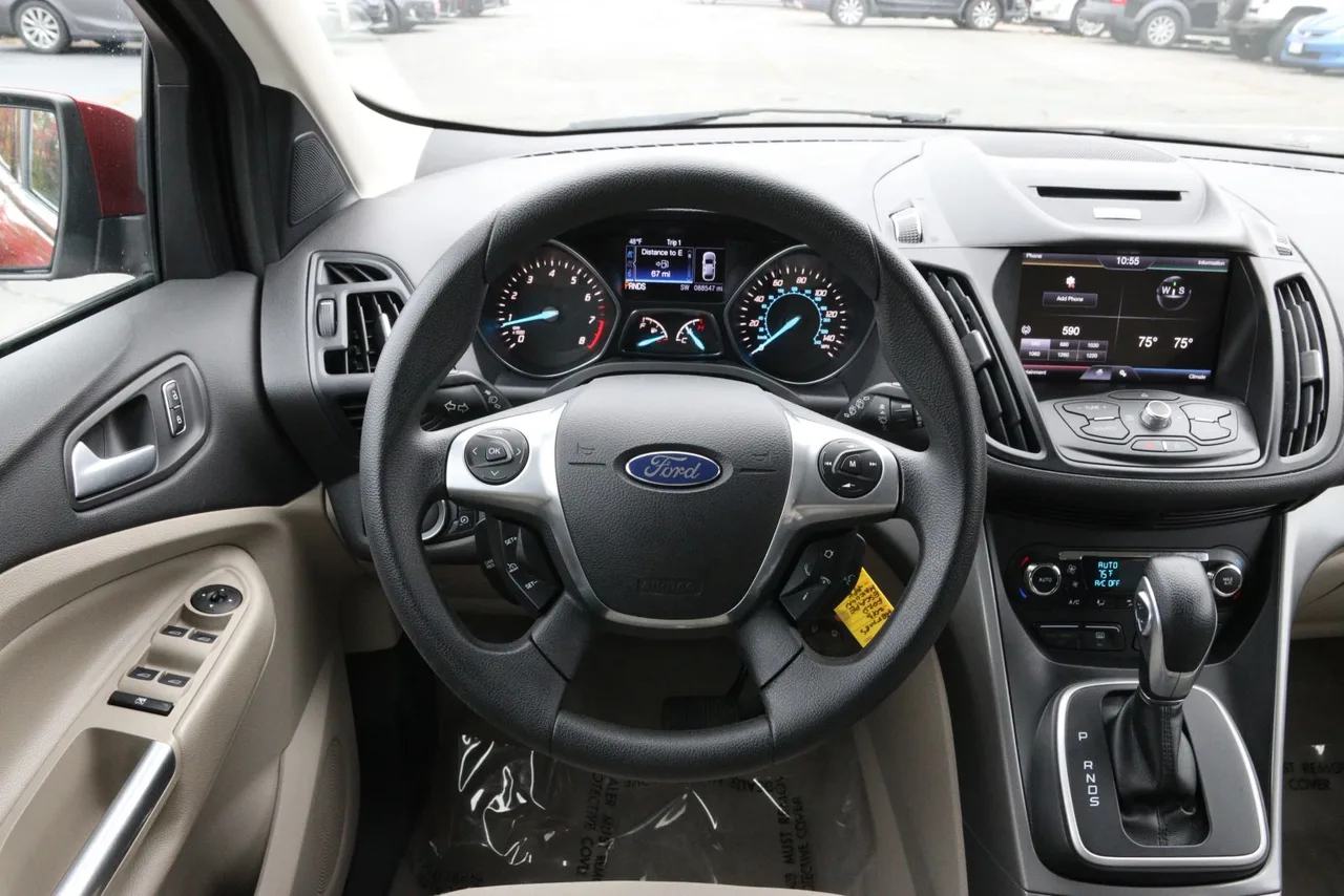 2013 Ford Escape SE Sport Utility 4D in burgundy — photo 25 of 35