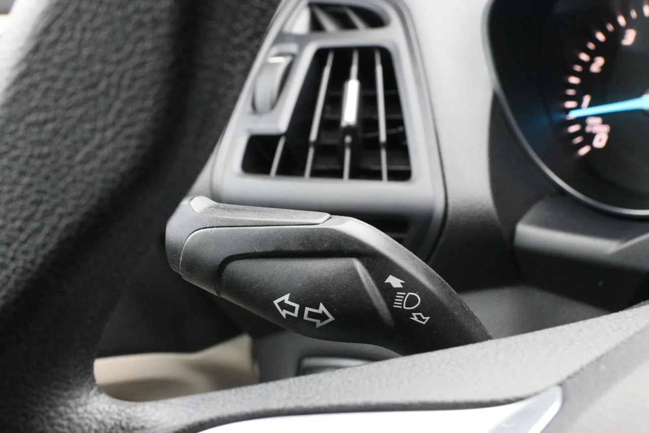 2013 Ford Escape SE Sport Utility 4D in burgundy — photo 30 of 35