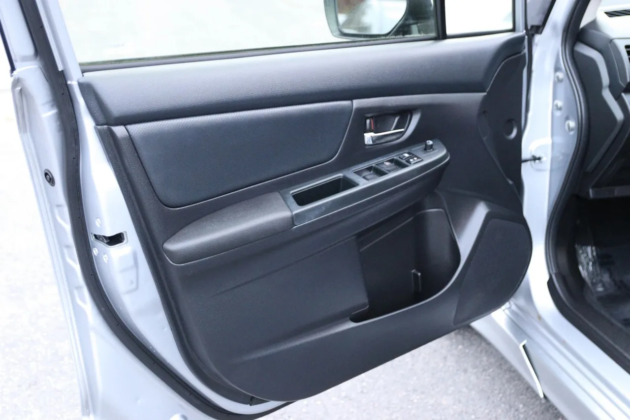 2013 Subaru Impreza 2.0i Sport Limited Wagon 4D in silver — photo 13 of 37