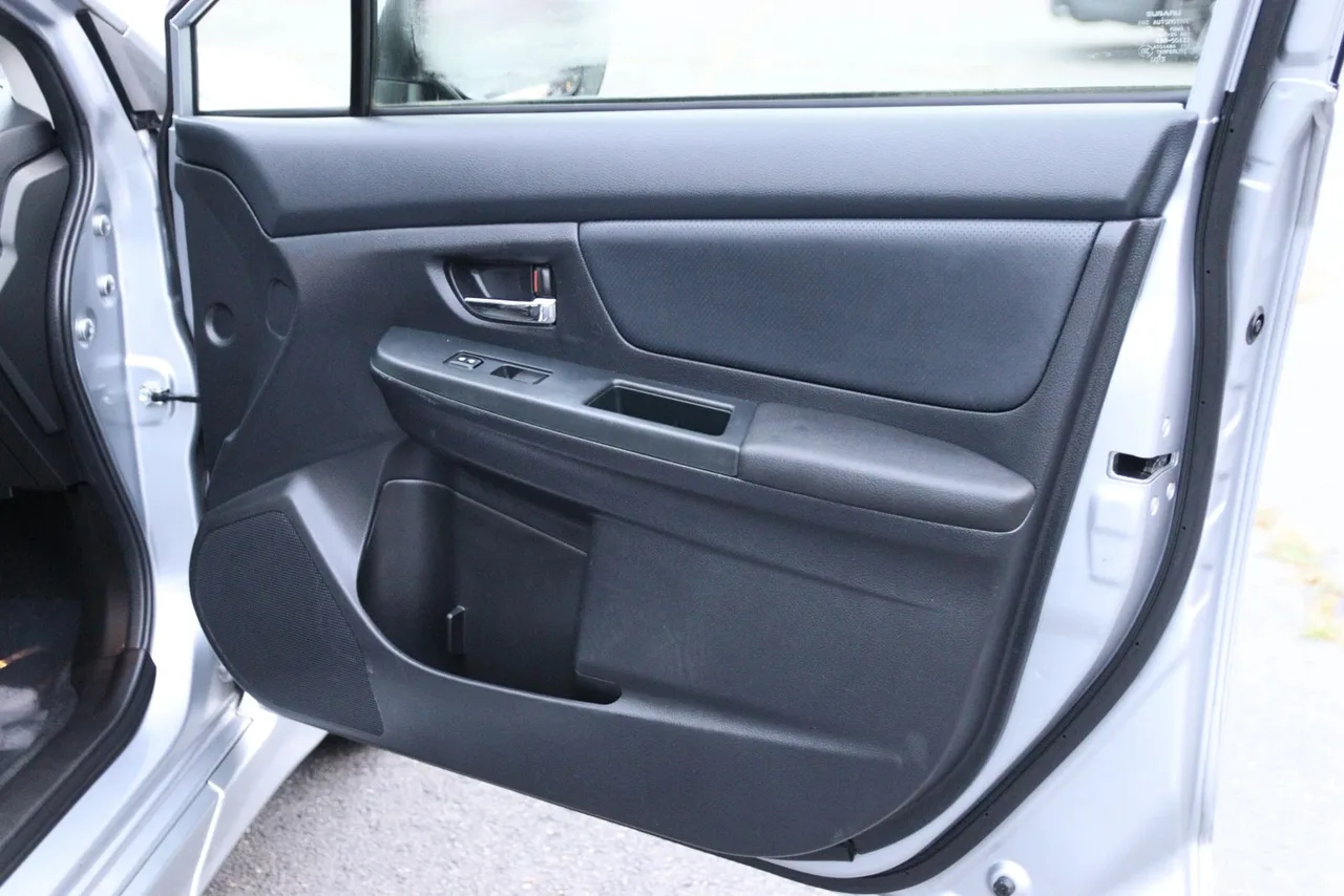 2013 Subaru Impreza 2.0i Sport Limited Wagon 4D in silver — photo 23 of 37
