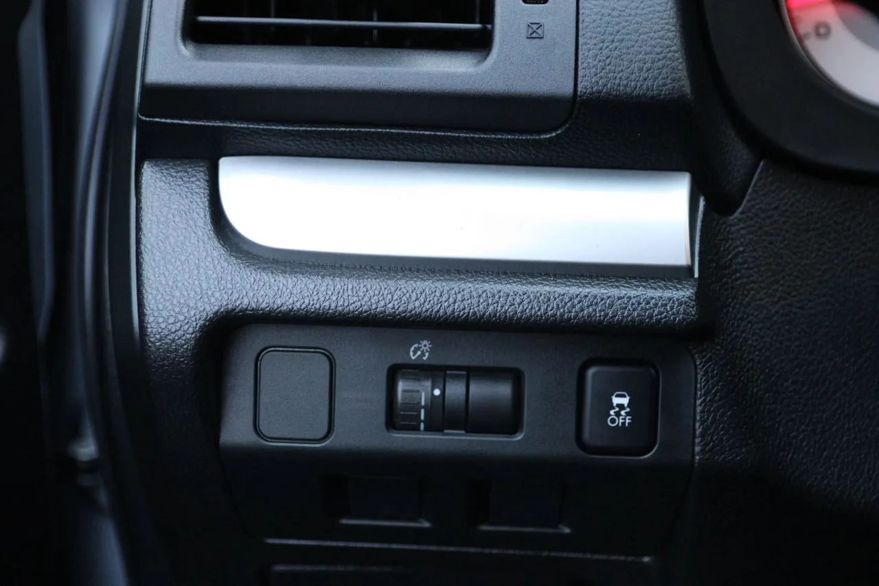 2013 Subaru Impreza 2.0i Sport Limited Wagon 4D in silver — photo 28 of 37
