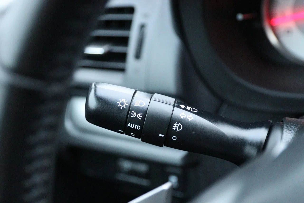 2013 Subaru Impreza 2.0i Sport Limited Wagon 4D in silver — photo 32 of 37
