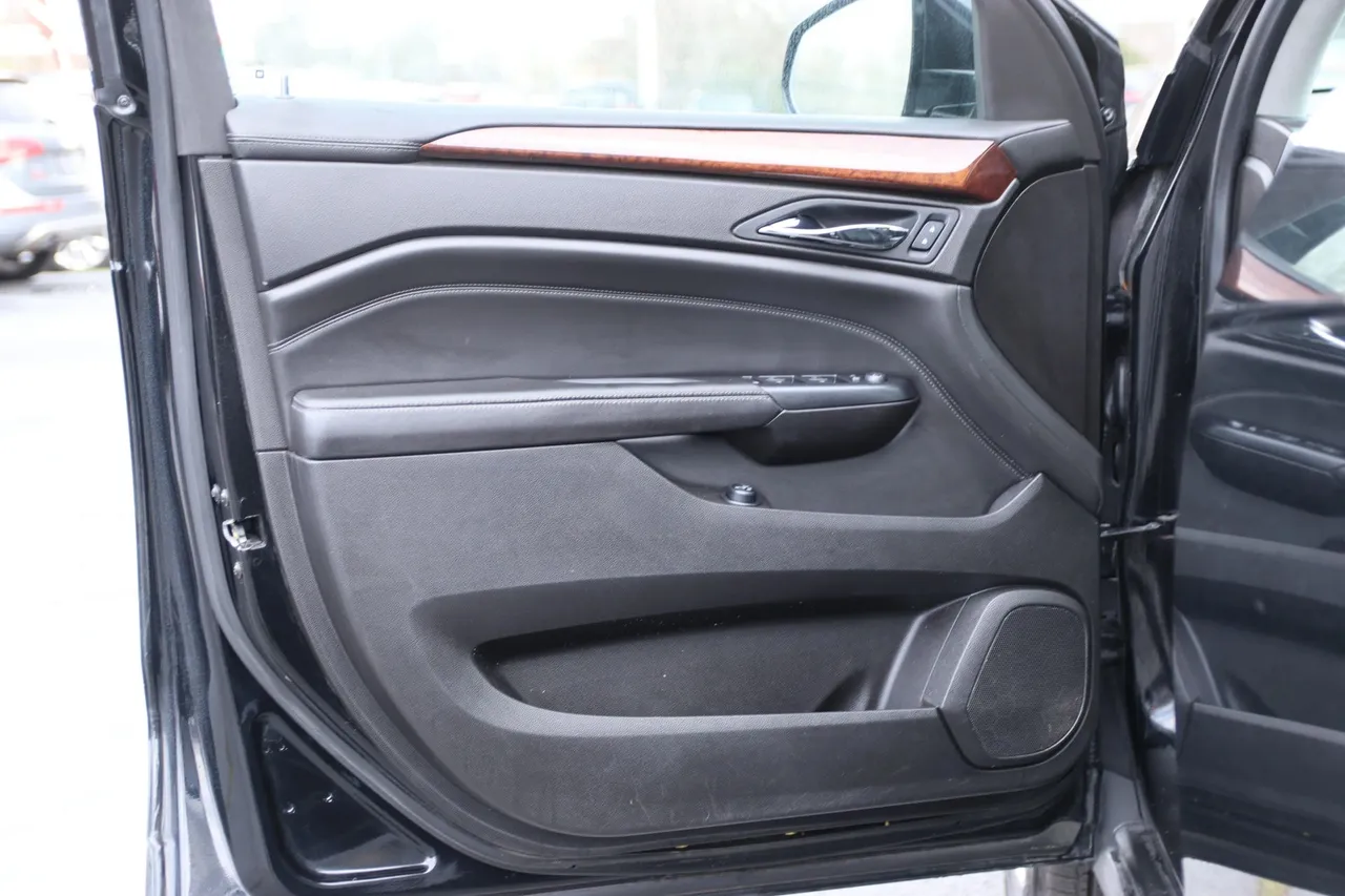 2014 Cadillac SRX Performance Collection Sport Utility 4D in black — photo 9 of 33