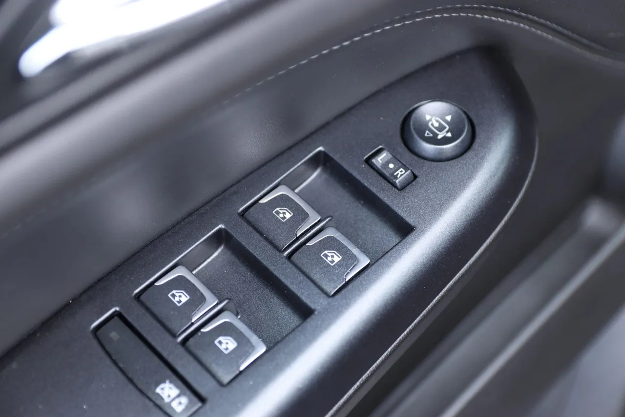 2014 Cadillac SRX Performance Collection Sport Utility 4D in black — photo 10 of 33