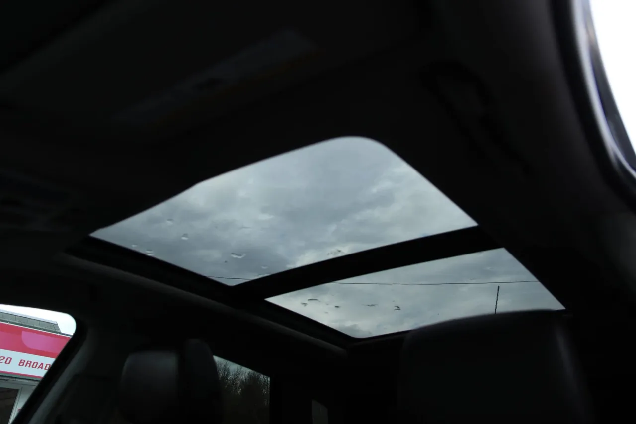 2014 Cadillac SRX Performance Collection Sport Utility 4D in black — photo 14 of 33