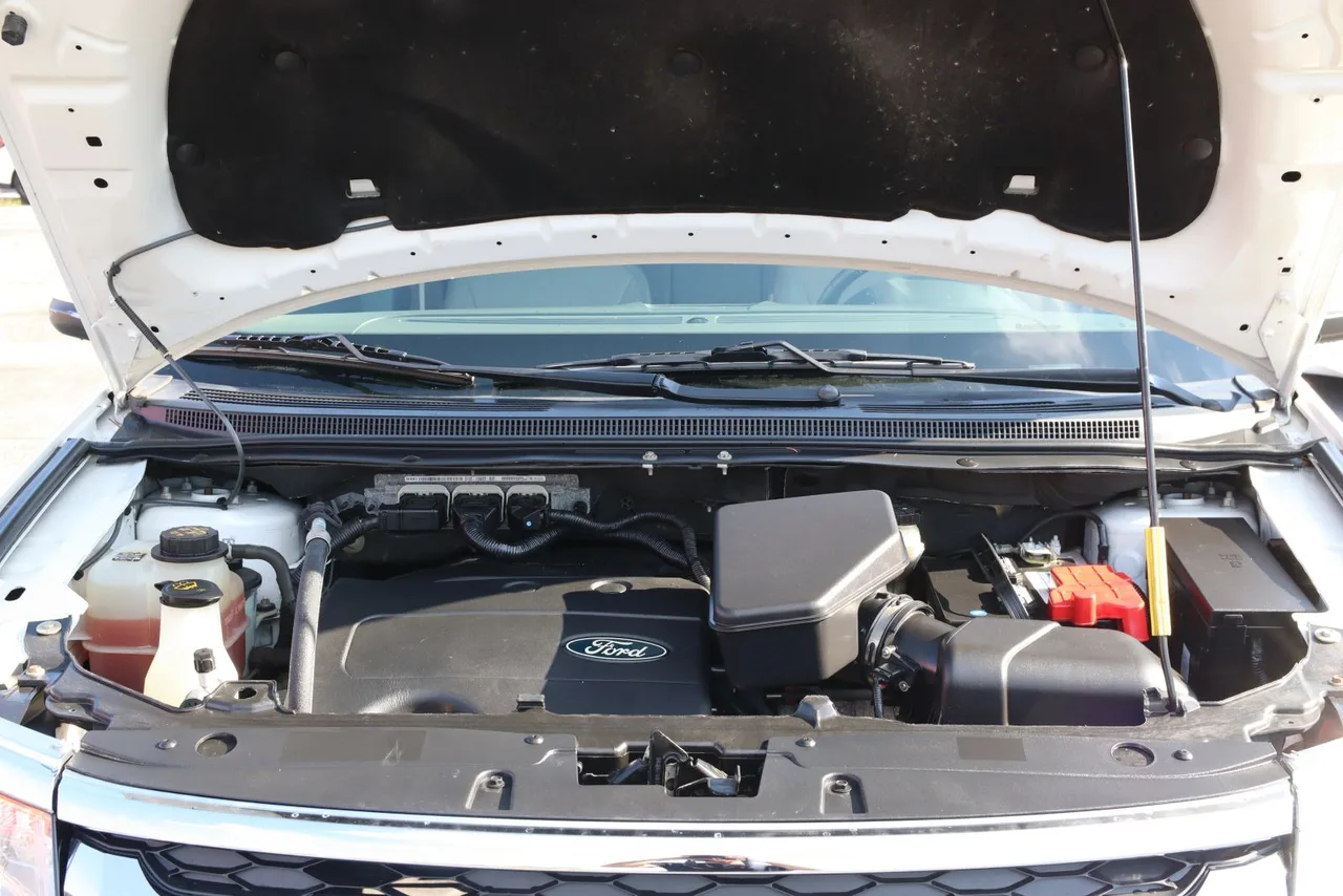 2014 Ford Edge SEL Sport Utility 4D in white — photo 11 of 39