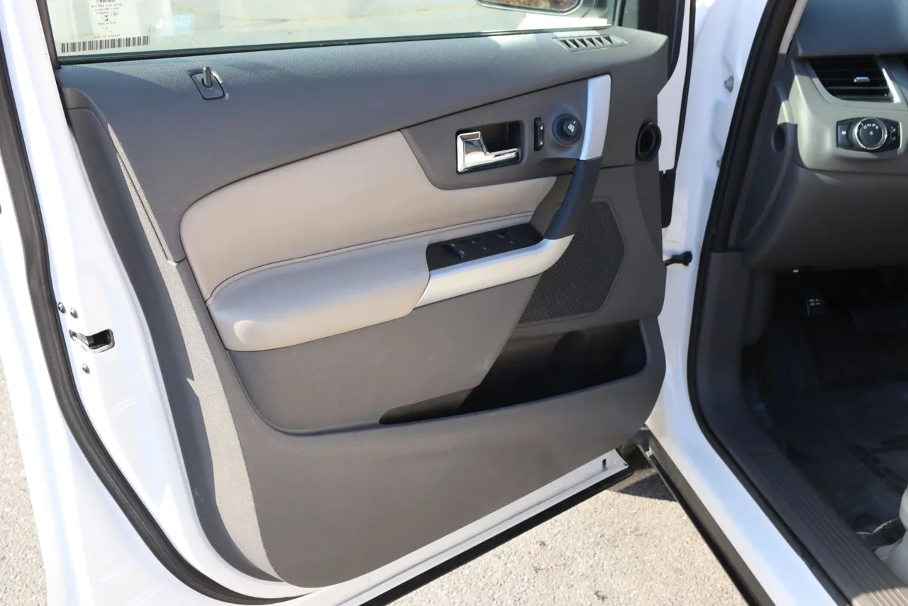 2014 Ford Edge SEL Sport Utility 4D in white — photo 13 of 39