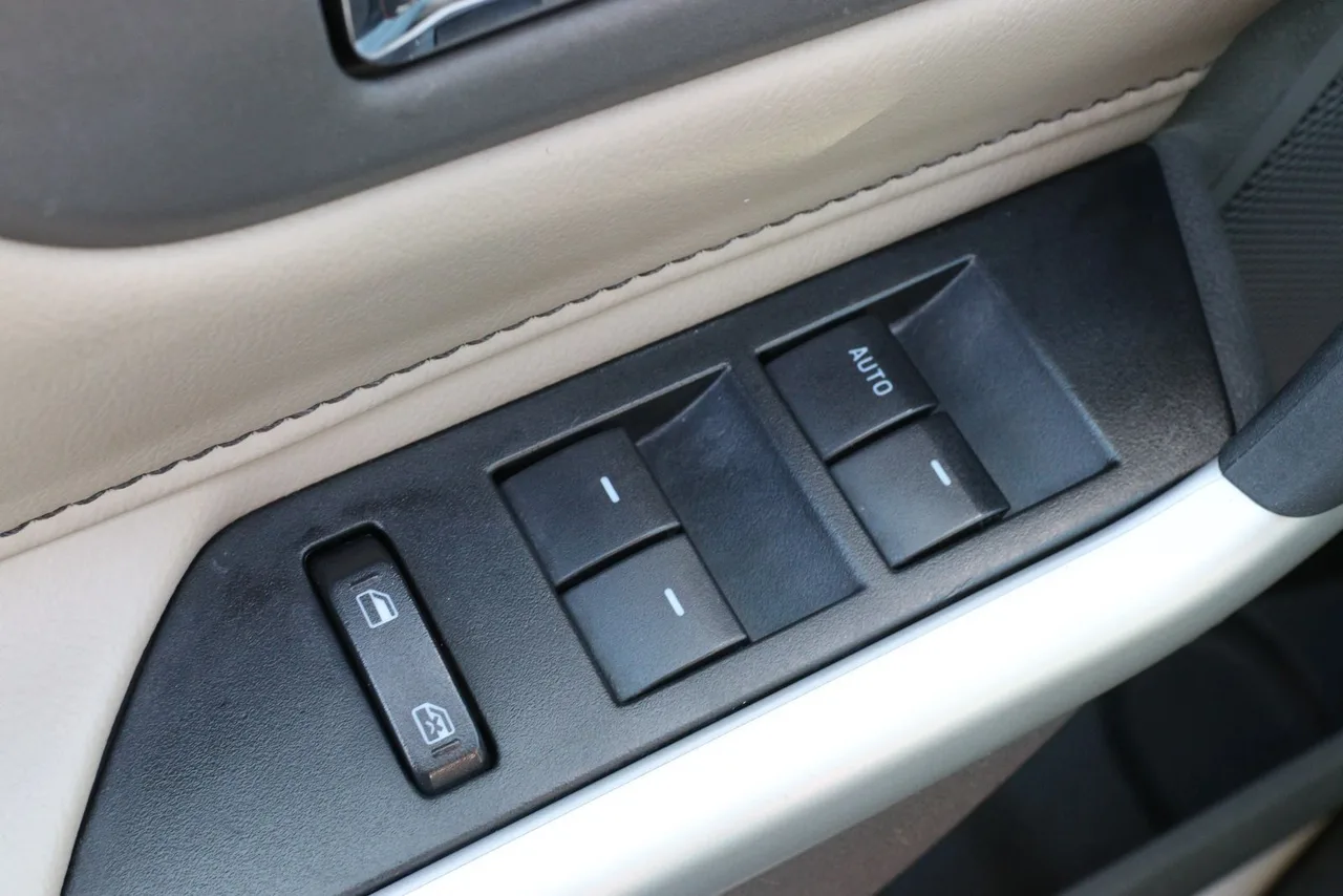 2014 Ford Edge SEL Sport Utility 4D in white — photo 15 of 39