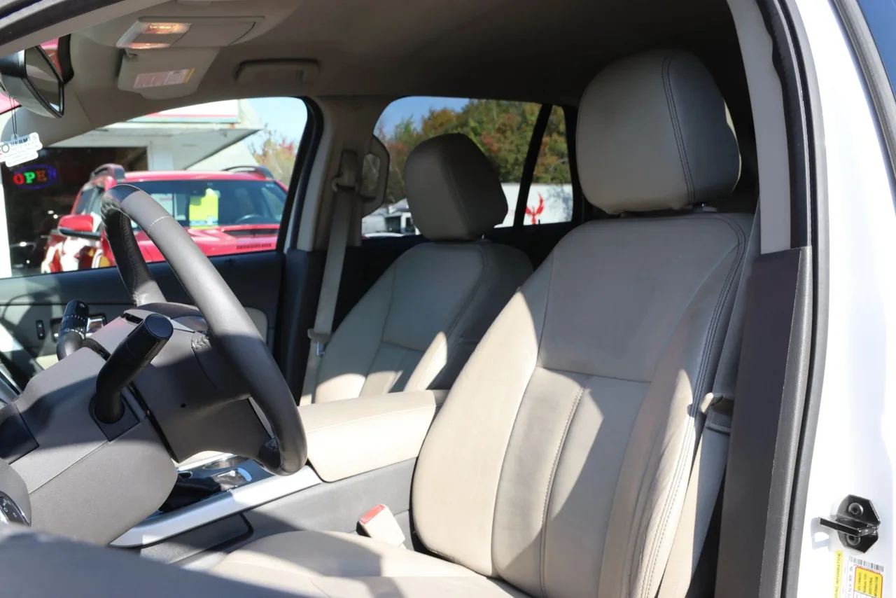 2014 Ford Edge SEL Sport Utility 4D in white — photo 18 of 39