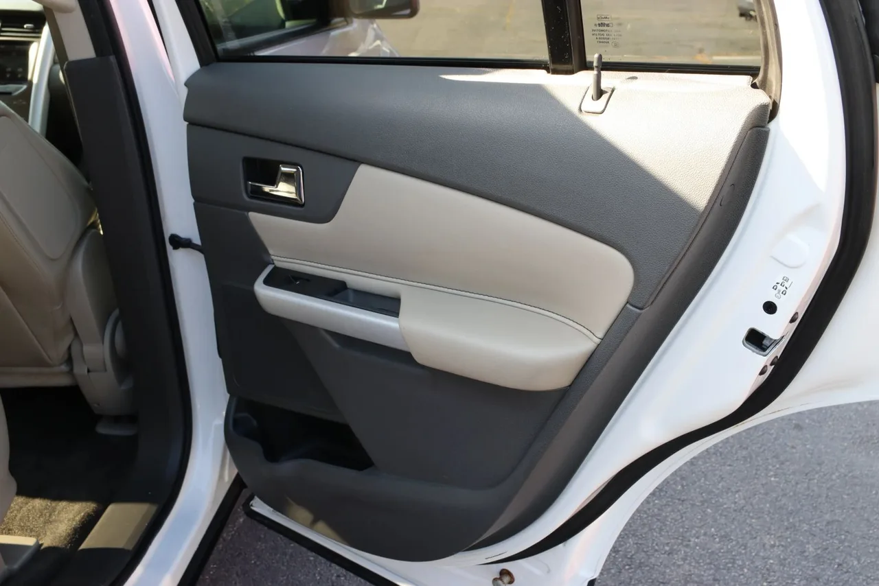 2014 Ford Edge SEL Sport Utility 4D in white — photo 22 of 39