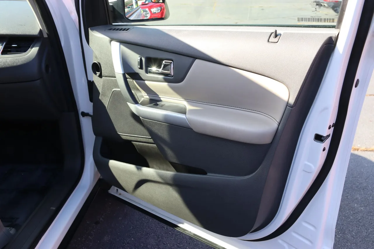 2014 Ford Edge SEL Sport Utility 4D in white — photo 25 of 39