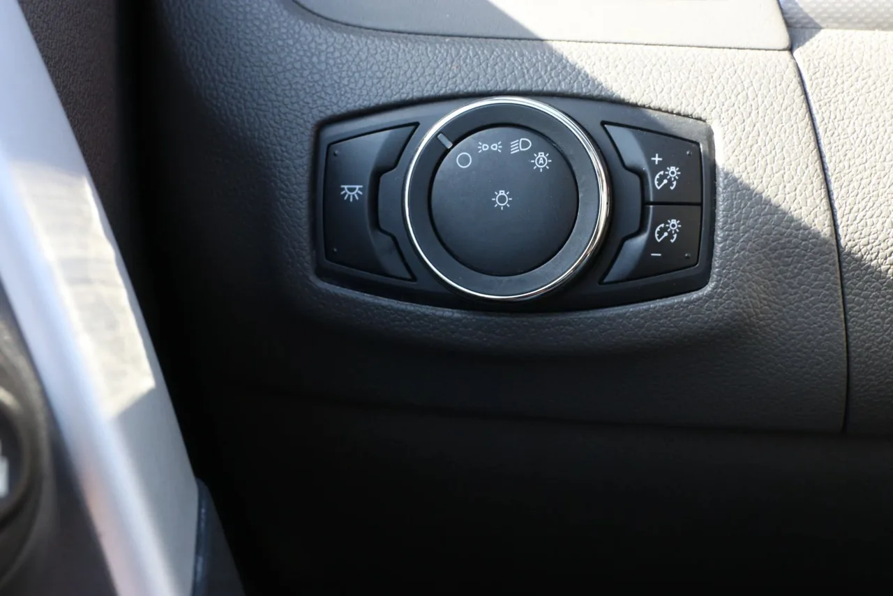 2014 Ford Edge SEL Sport Utility 4D in white — photo 34 of 39
