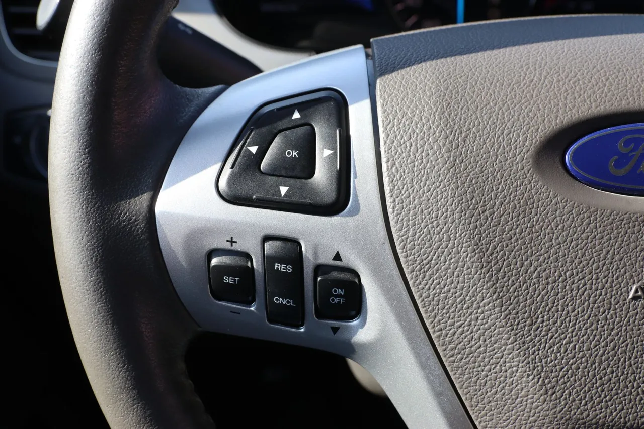 2014 Ford Edge SEL Sport Utility 4D in white — photo 37 of 39