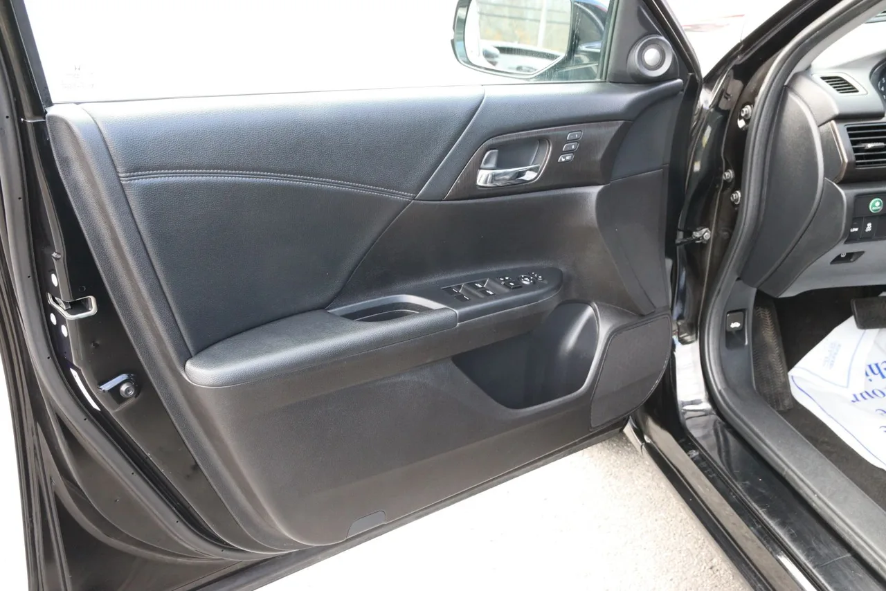 2014 Honda Accord EX-L Sedan 4D in black — photo 12 of 36