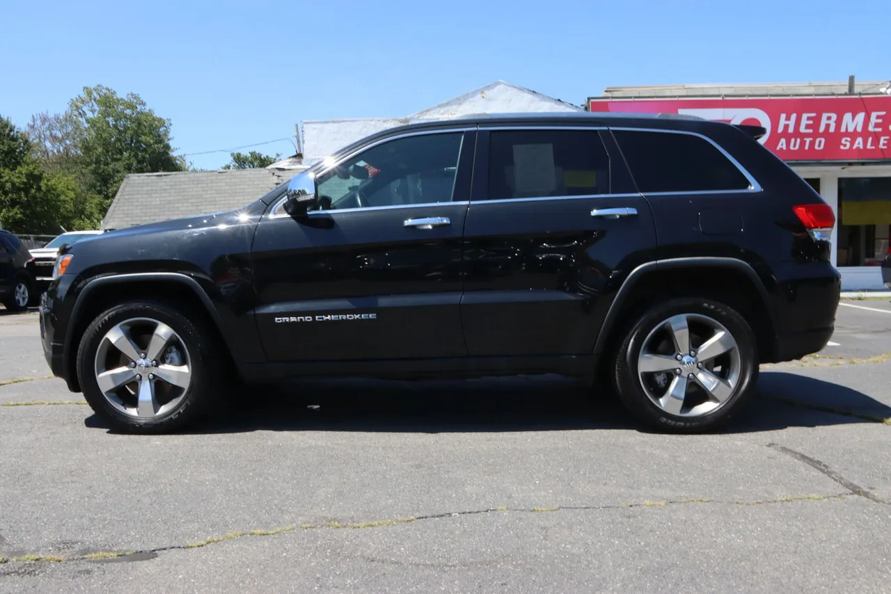 2014 Jeep Grand Cherokee Limited Sport Utility 4D in black — photo 4 of 31