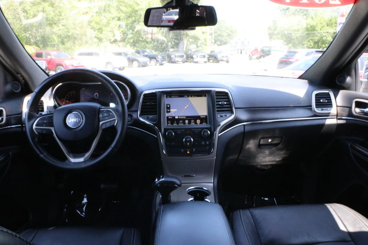 2014 Jeep Grand Cherokee Limited Sport Utility 4D in black — photo 18 of 31
