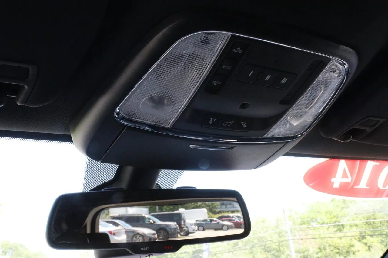 2014 Jeep Grand Cherokee Limited Sport Utility 4D in black — photo 19 of 31