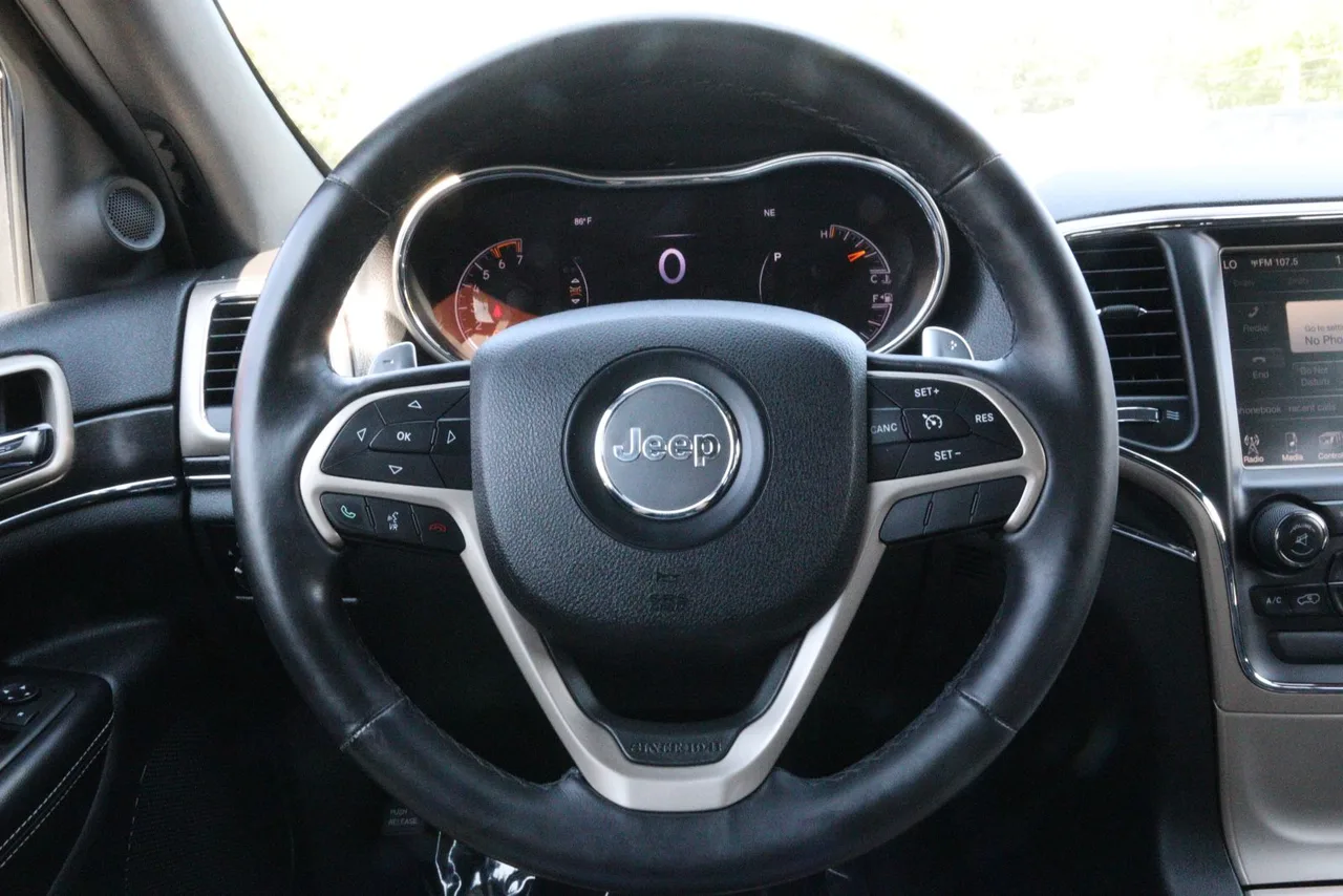2014 Jeep Grand Cherokee Limited Sport Utility 4D in black — photo 22 of 31