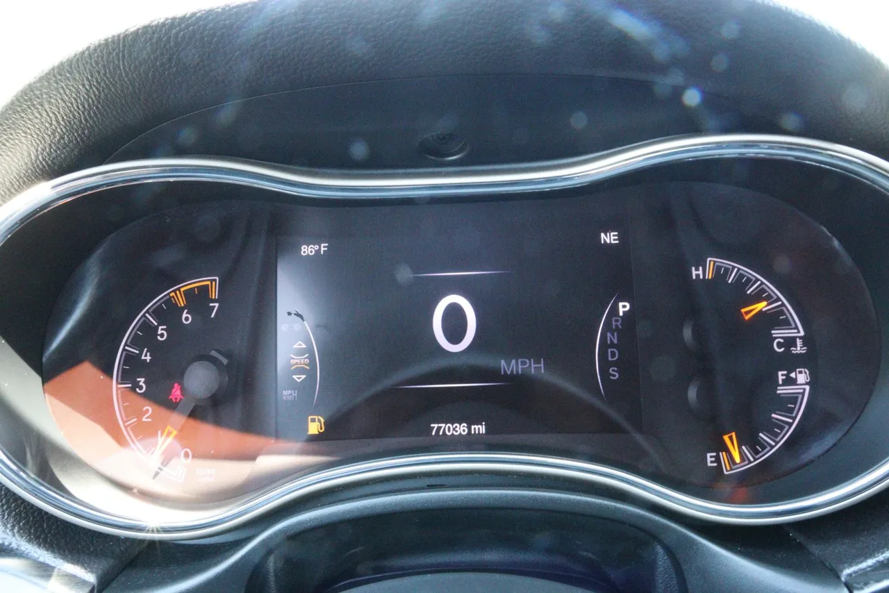 2014 Jeep Grand Cherokee Limited Sport Utility 4D in black — photo 23 of 31