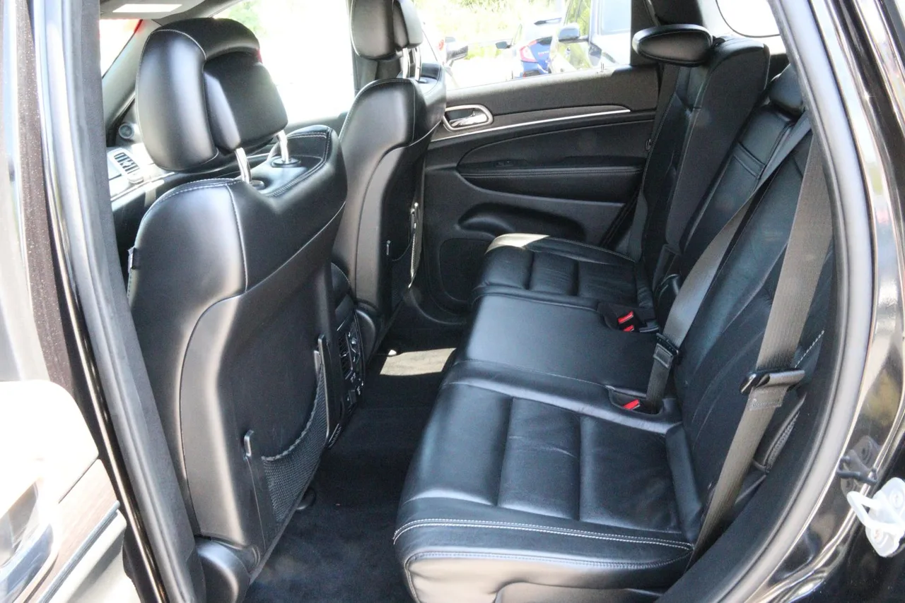 2014 Jeep Grand Cherokee Limited Sport Utility 4D in black — photo 31 of 31