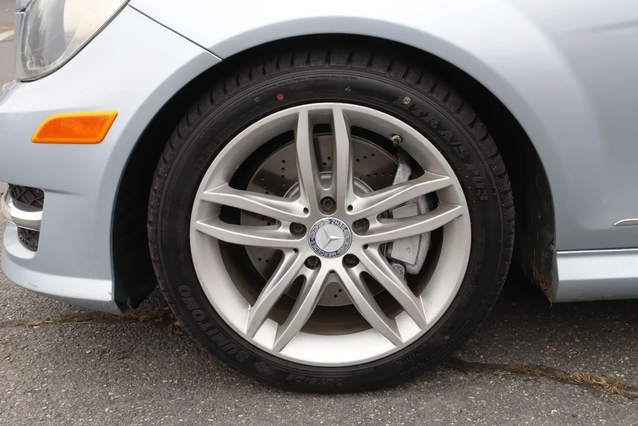 2014 Mercedes-Benz C-Class C 300 4MATIC Sport Sedan 4D in silver — photo 4 of 33