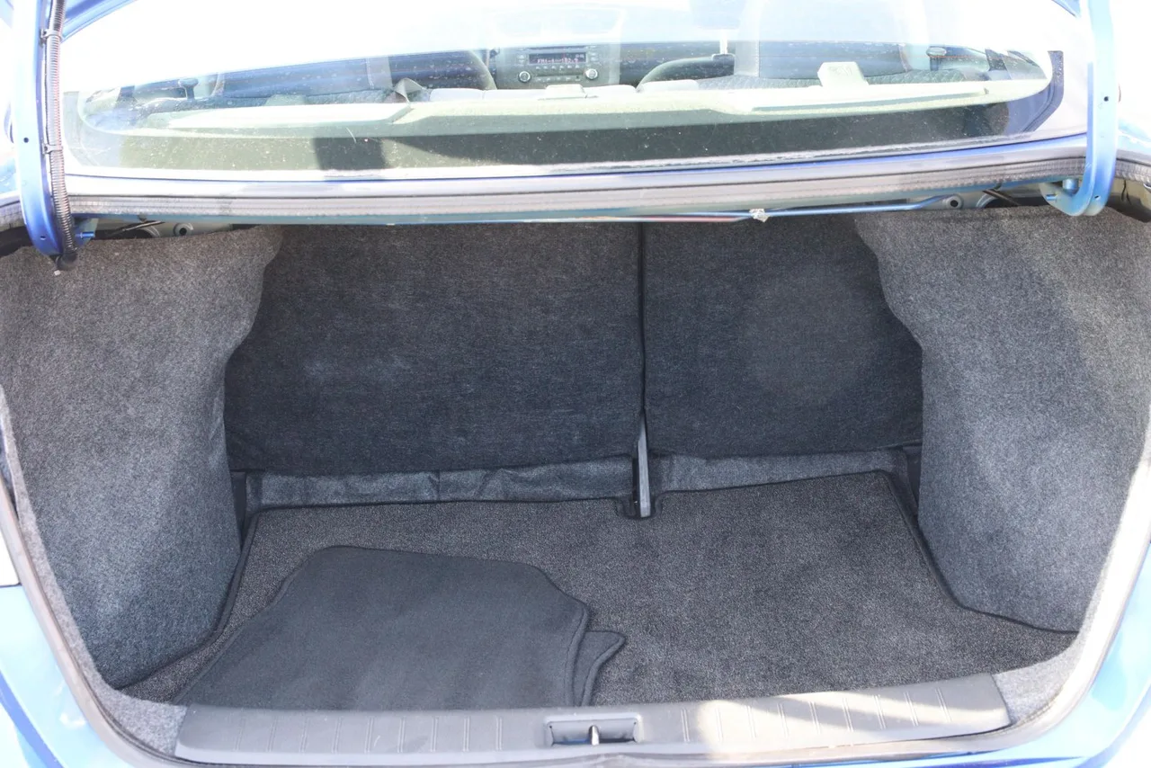 2014 Nissan Sentra SR Sedan 4D in blue — photo 10 of 36
