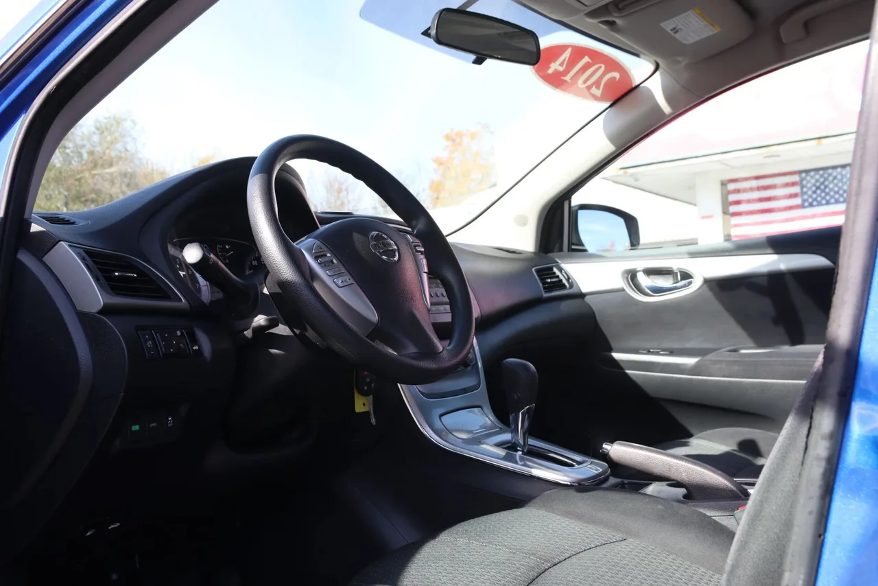 2014 Nissan Sentra SR Sedan 4D in blue — photo 13 of 36